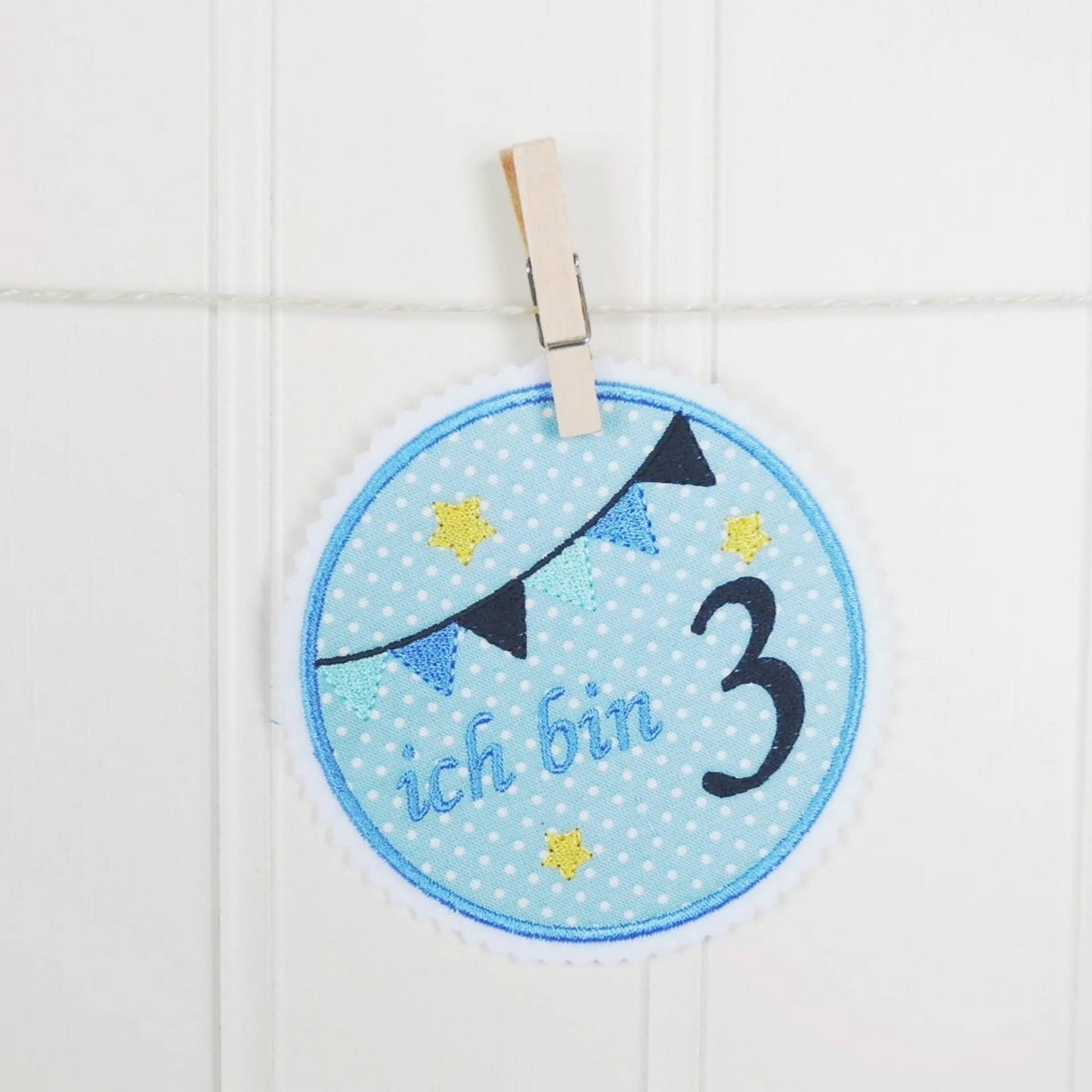 Button Mit Zahl Und Ich Bin Aufnäher Blau Türkise Geburtstag Zahl Kindergeburtstag Erster Wimpelkette Button Mit Zahl Und Ich Bin Aufnäher Blau Türkise Geburtstag Zahl Kindergeburtstag Erster Wimpelkette von ameliesweltstickt
