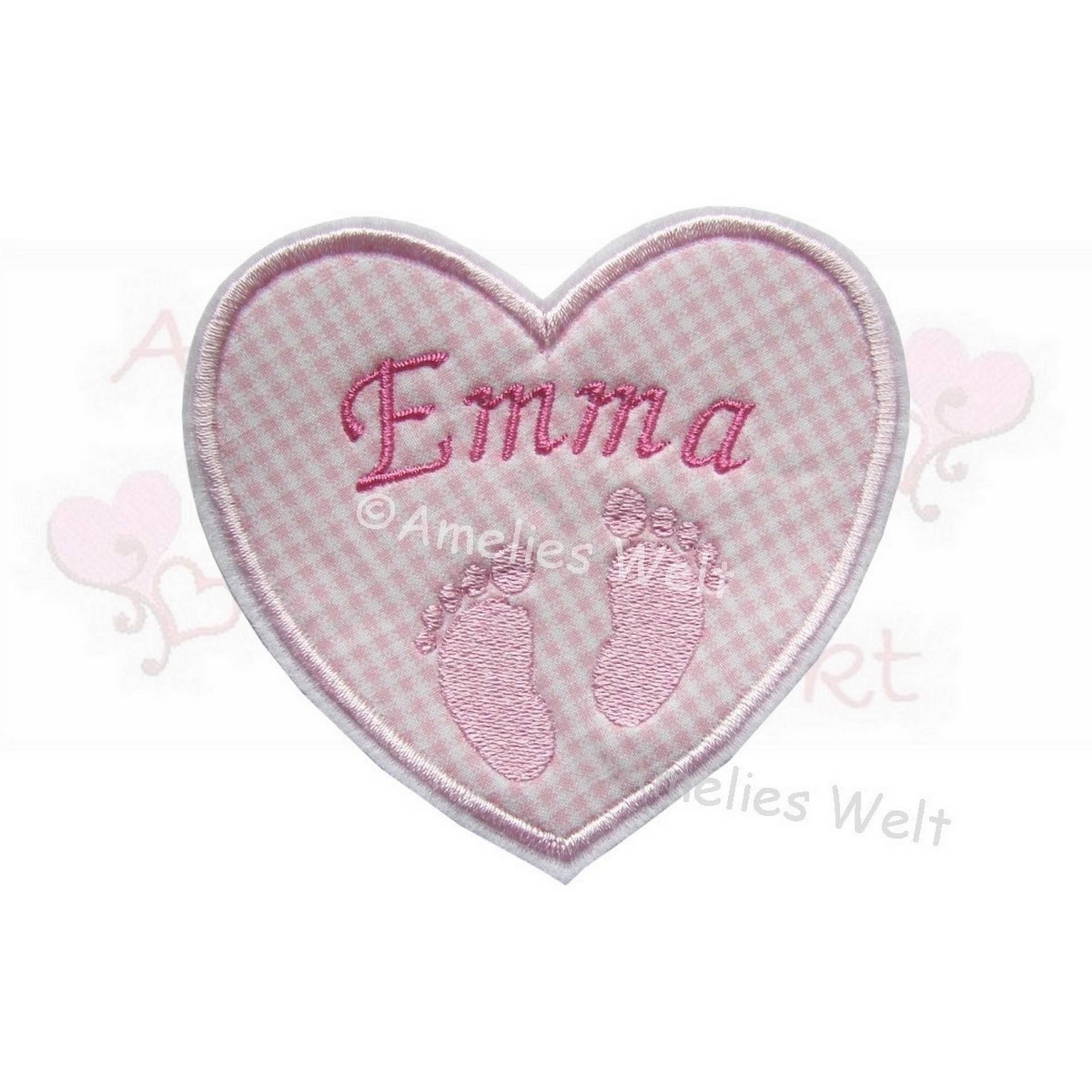 Herz Mit Name Füße Applikation in Rosa Babygeschenk Zur Geburt Nähen Aufnäher Personalisiert Patch Button Flicken Zum Aufbügeln Herz Mit Name Füße Applikation in Rosa Babygeschenk Zur Geburt Nähen Aufnäher Personalisiert Patch Button Flicken Zum Aufbügeln von ameliesweltstickt