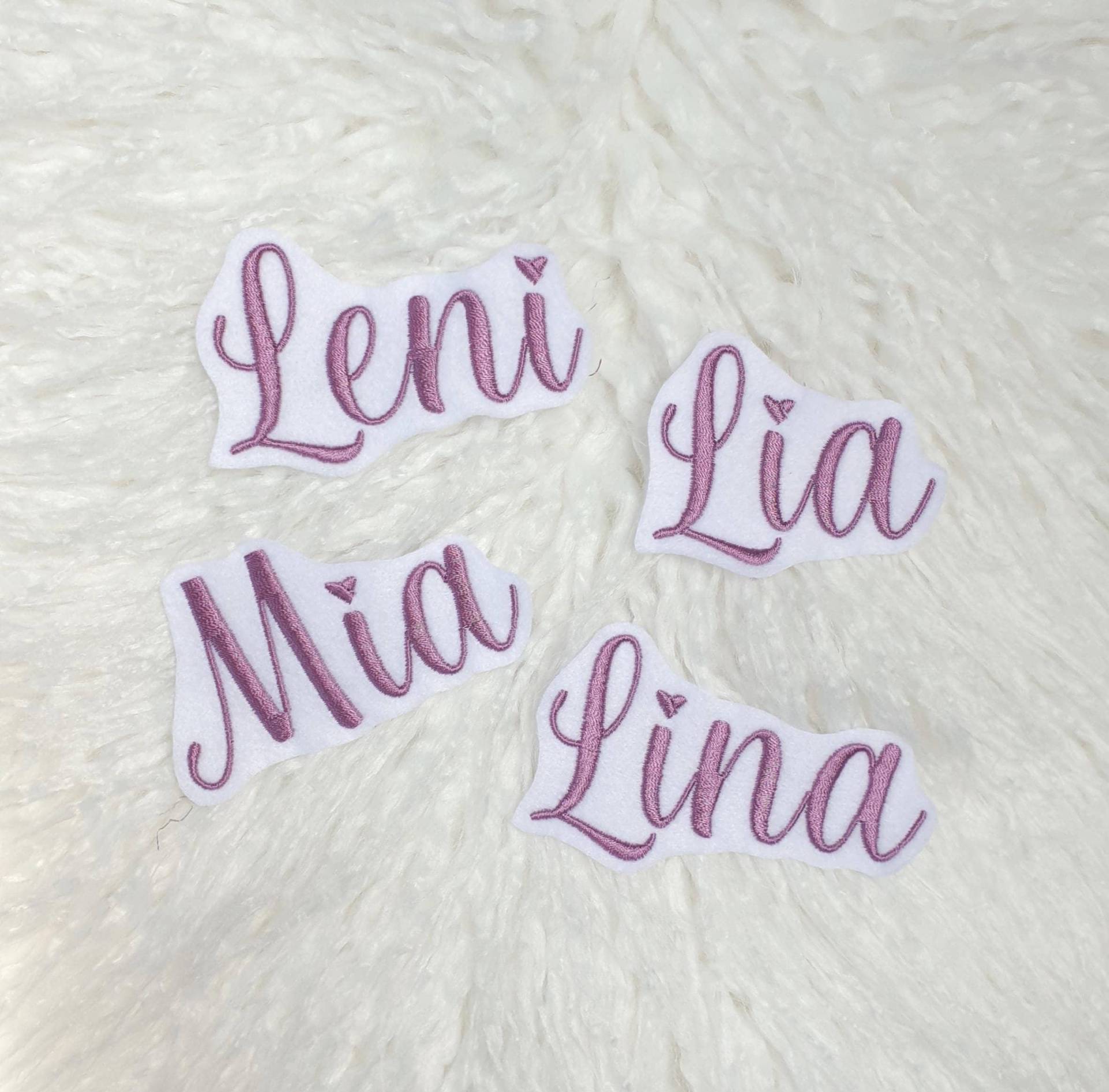 Name Applikation Aufnäher in Beere Mauve Patch Button Gestickt Handmade Perfekt Für Deine Schultüte Filz Schulkind Mädchen Name Applikation Aufnäher in Beere Mauve Patch Button Gestickt Handmade Perfekt Für Deine Schultüte Filz Schulkind Mädchen von ameliesweltstickt