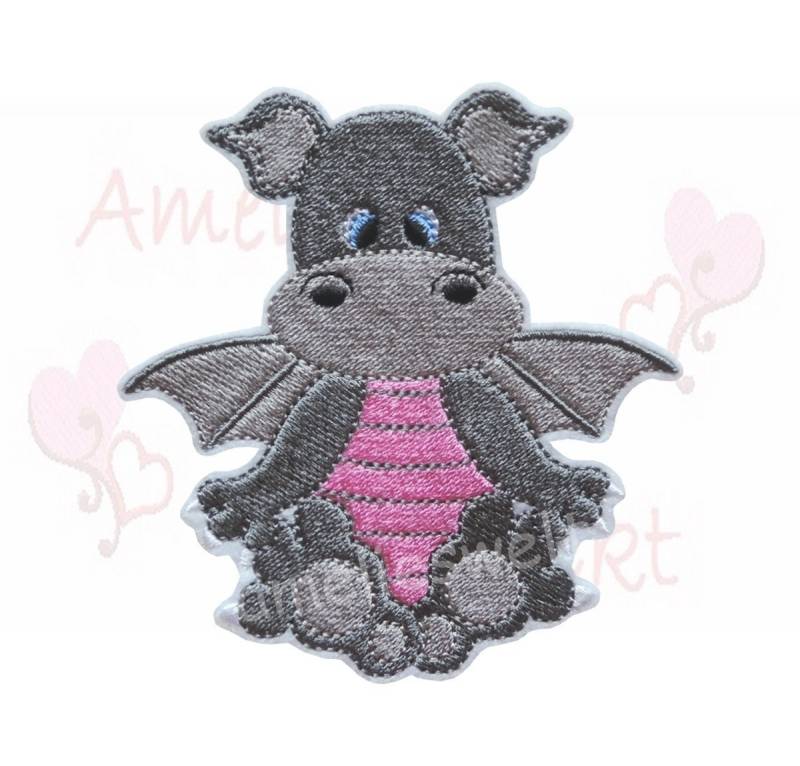 Süßer Drache Stickapplikation Aufnäher Grau Pink von ameliesweltstickt