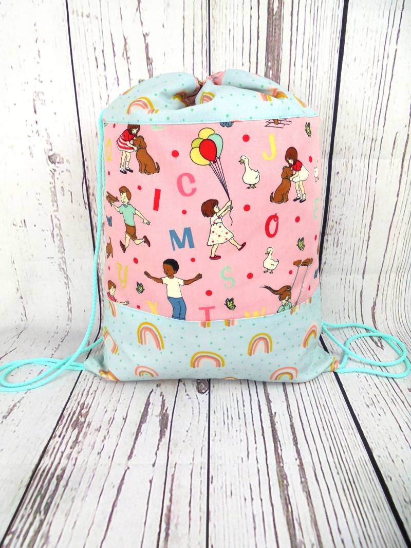 Turnbeutel, Rucksack, Kinder Spielende Kids Unterm Regenbogen von amicarina