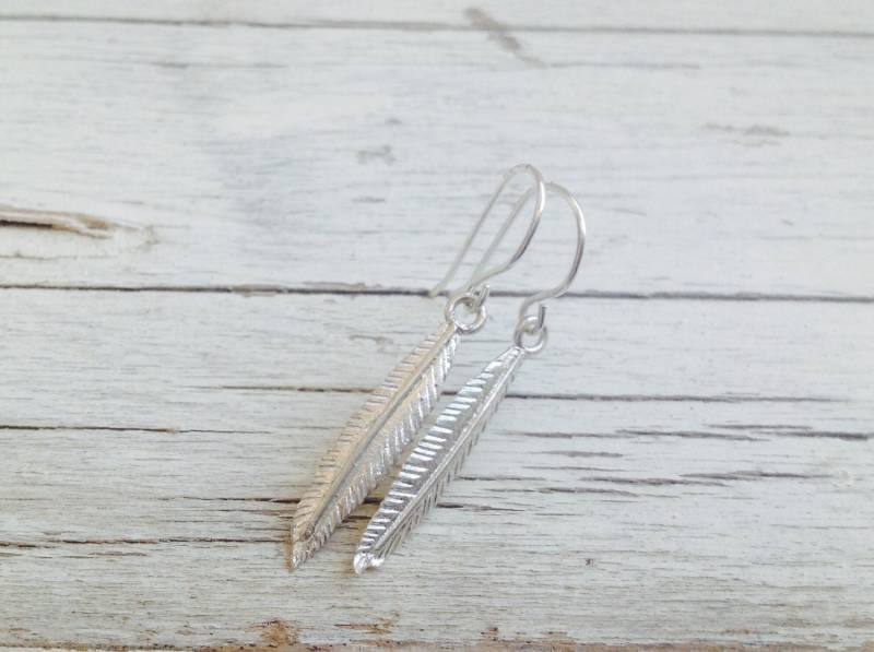 Silberne Federohrringe, Baumeln Ohrringe, Boho Lange Feder Ohrringe Sterling Silberohrringe von amitvtamar