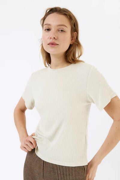 amt.studio "Lula" T-Shirt in Rip aus sehr weichem Modal amt.studio "Lula" T-Shirt in Rip aus sehr weichem Modal von amt.studio