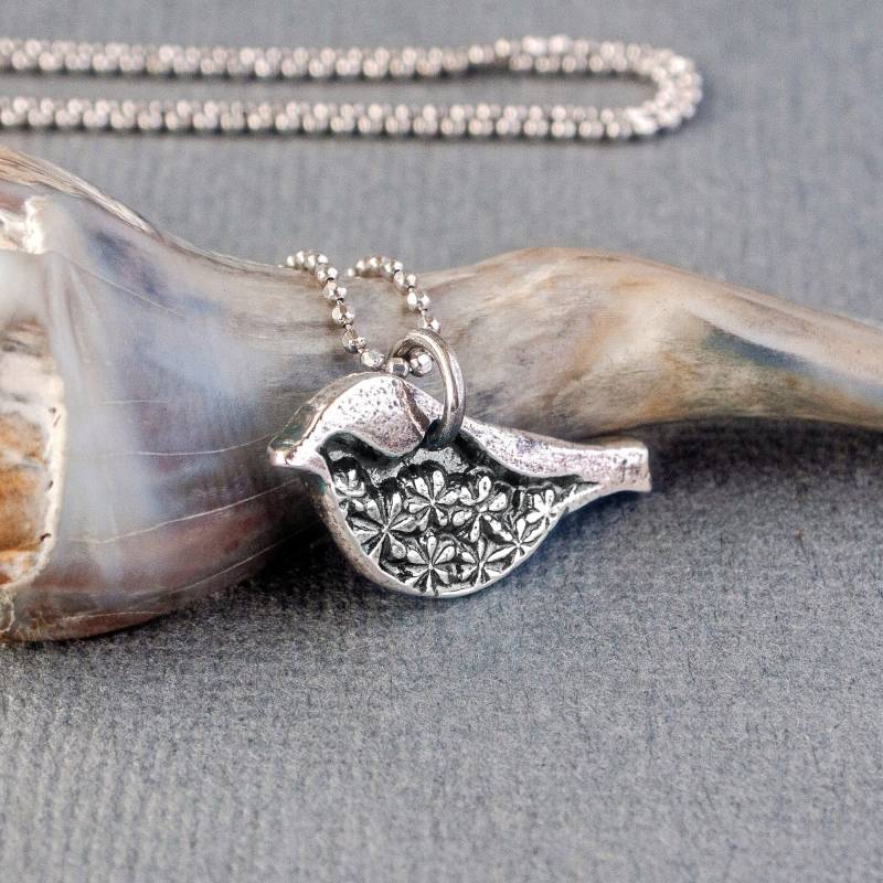 Silber Chickadee Anhänger Handwerker Singvogel Schmuck von amyabramsdesigns