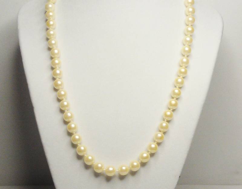 Avon Elfenbein Farbiger Faux Perlenkette von amyrigs