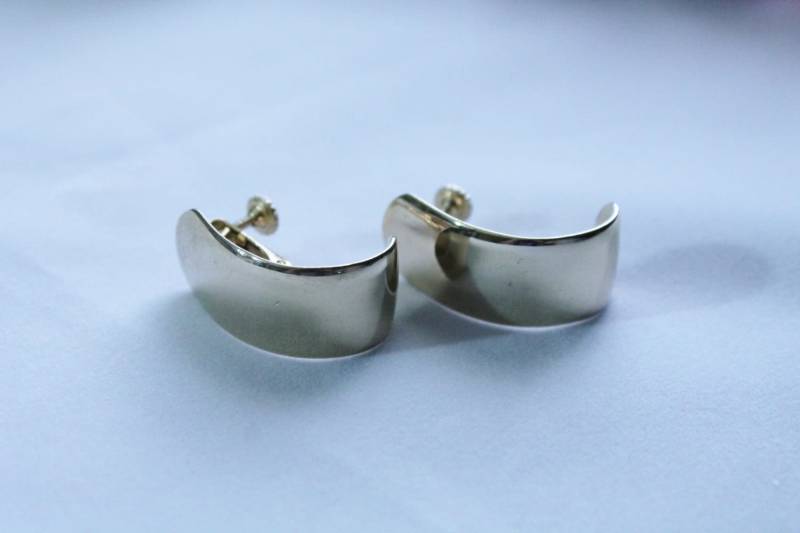 Golden Semi C Form Clip/Aufschraubbar Ohrringe von amyrigs