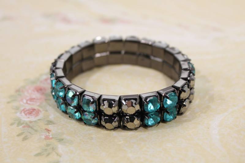 Hübsche Smokey Und Teal Blue Stretch Kunststoffglas Look Armband von amyrigs