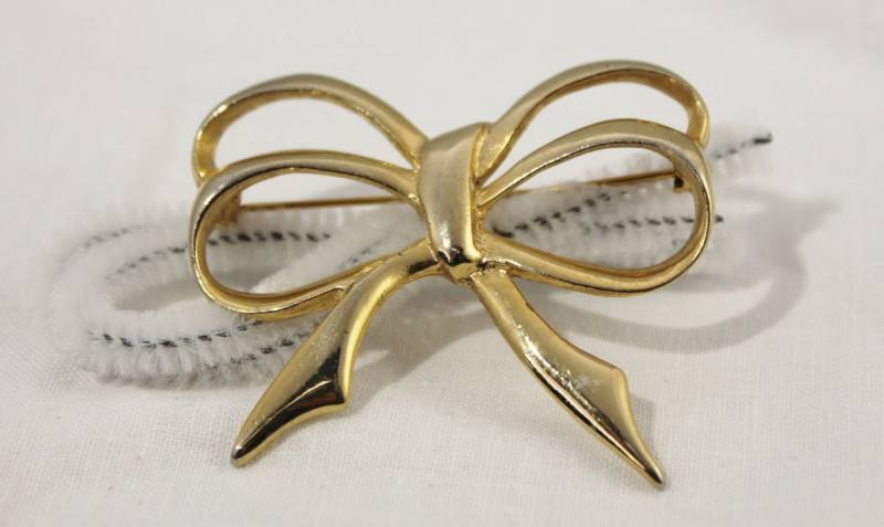 Jahrgang Golden Bow Doppelte Pin/Brosche Jahrgang Golden Bow Doppelte Pin/Brosche von amyrigs