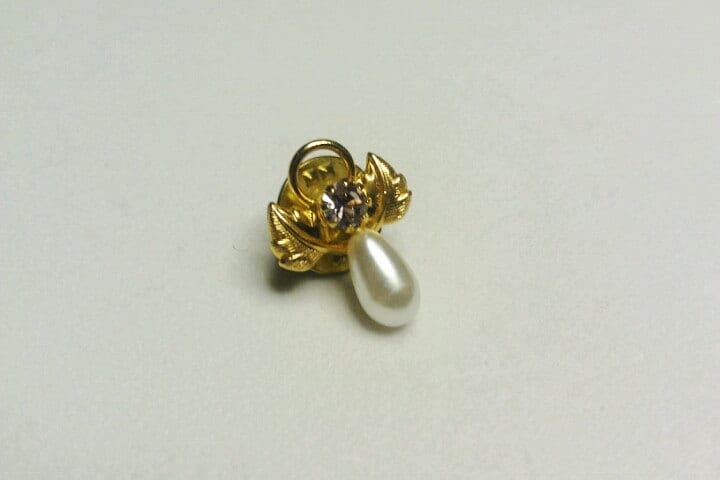 Klein Gold Mit Faux Pearl Und Lila Stein Engel Pin von amyrigs