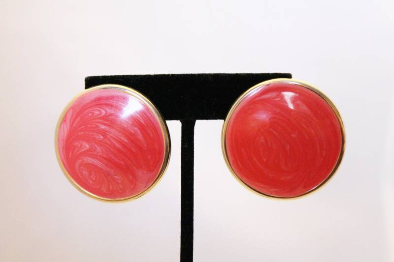 Leichten Goldton Mit Lachs Irisierende/Perle Swirl Ohrringe - Durchbohrt von amyrigs