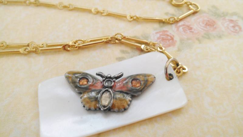 Schöne Goldene/Gold Kette Mit Shell Und Schmetterling Halskette von amyrigs