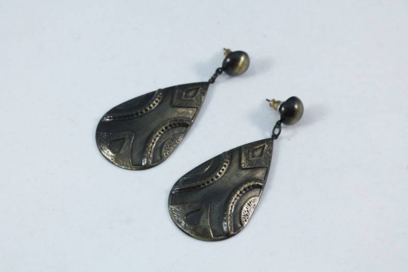 Schöne Messing Farbe Teardrop Design Fashion Ohrringe - Durchbohrt von amyrigs