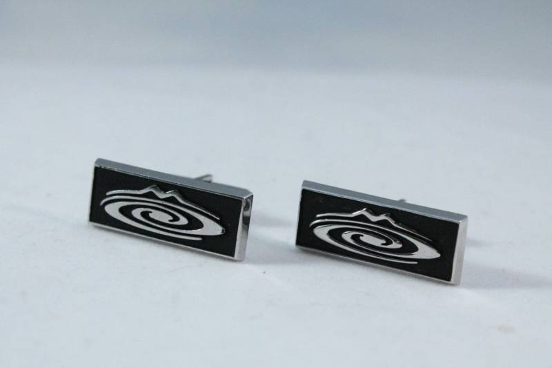 Schöne Vintage Silberton Und Schwarze Manschettenknöpfe Mit Design von amyrigs