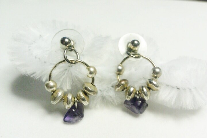 Silber Beads Und Hängenden Amethyst Stein Baumeln Ohrringe-Durchbohrt von amyrigs