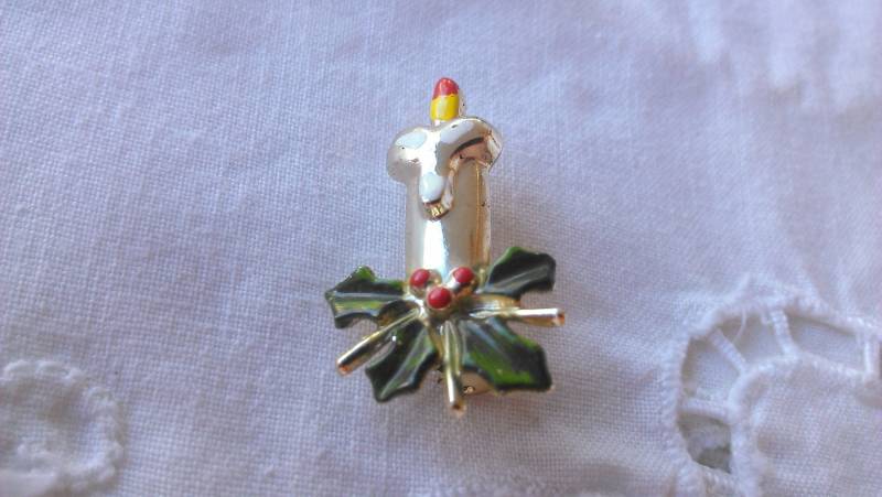 Vintage Christmas Candel Mit Holly-Nadel/Brosche Vintage Christmas Candel Mit Holly-Nadel/Brosche von amyrigs