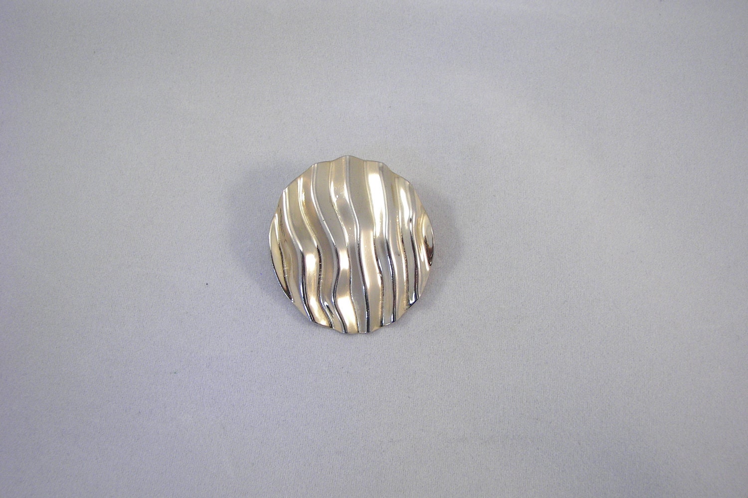 Vintage Gold Falten Gerippter Jeri Lou Pullover/Schal Clip von amyrigs