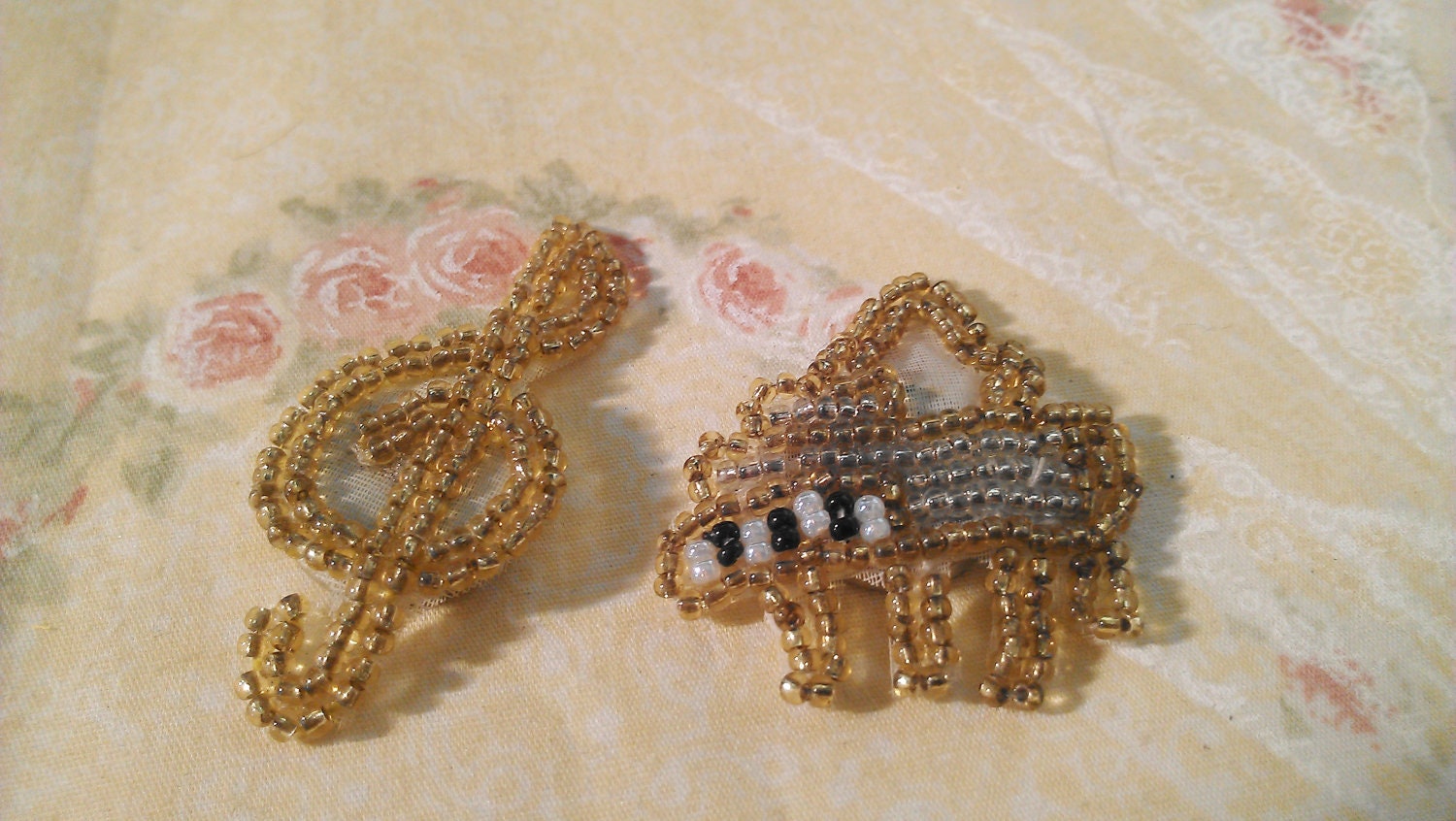 Vintage Perlen Klavier Und Note Knopfabdeckungen von amyrigs