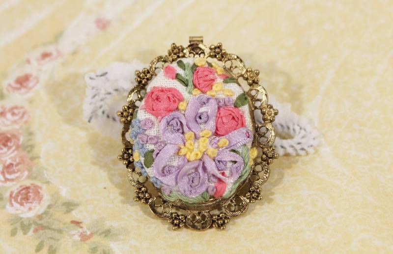 Ziemlich Gestickte Blumenbrosche/Pin Ziemlich Gestickte Blumenbrosche/Pin von amyrigs