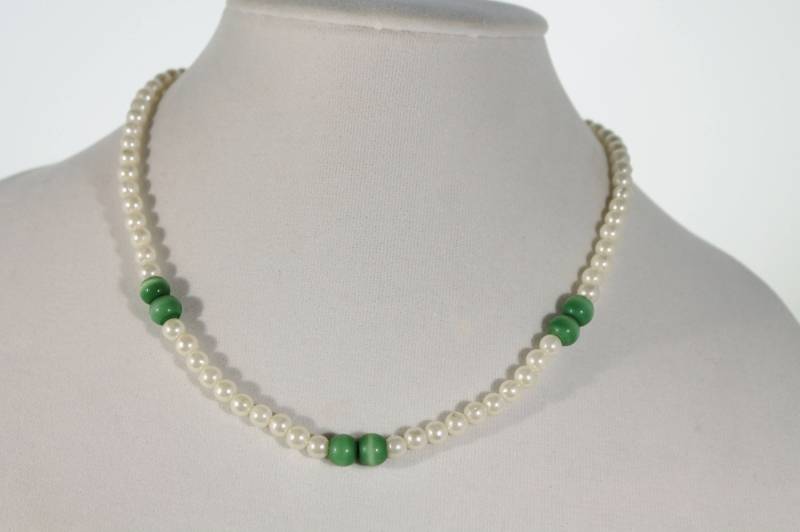 Ziemlich Klassisch Kunststoff Und Glas Perlen Perlenkette von amyrigs