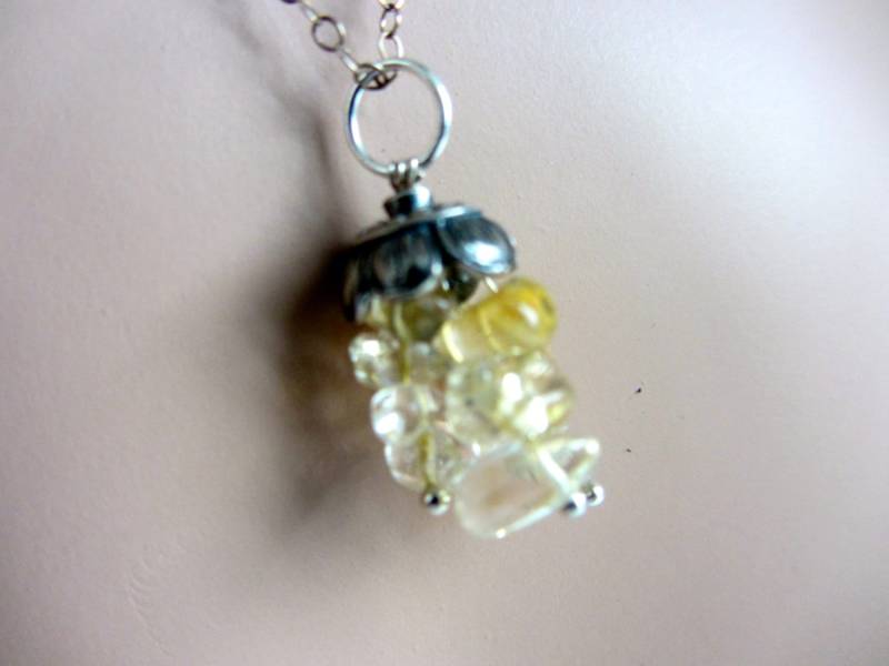 Muscat Gelb Traube Der Natürliche Citrin Edelsteine Auf Einem Sterling Silber Charmehalskette von anakit