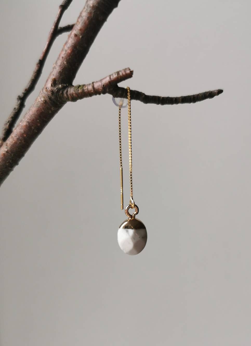 Filigrane Ohrringe Aus Vergoldetem Sterlingsilber Mit Howlith Filigrane Ohrringe Aus Vergoldetem Sterlingsilber Mit Howlith von anandamalalove