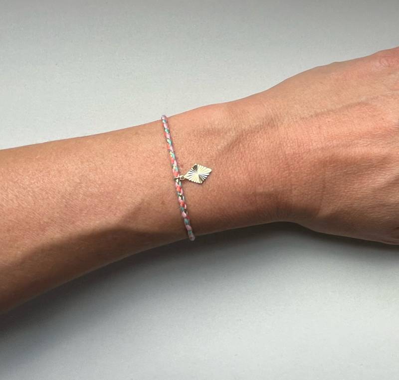 Zartes Armband Mit Anhänger Zartes Armband Mit Anhänger von anandamalalove