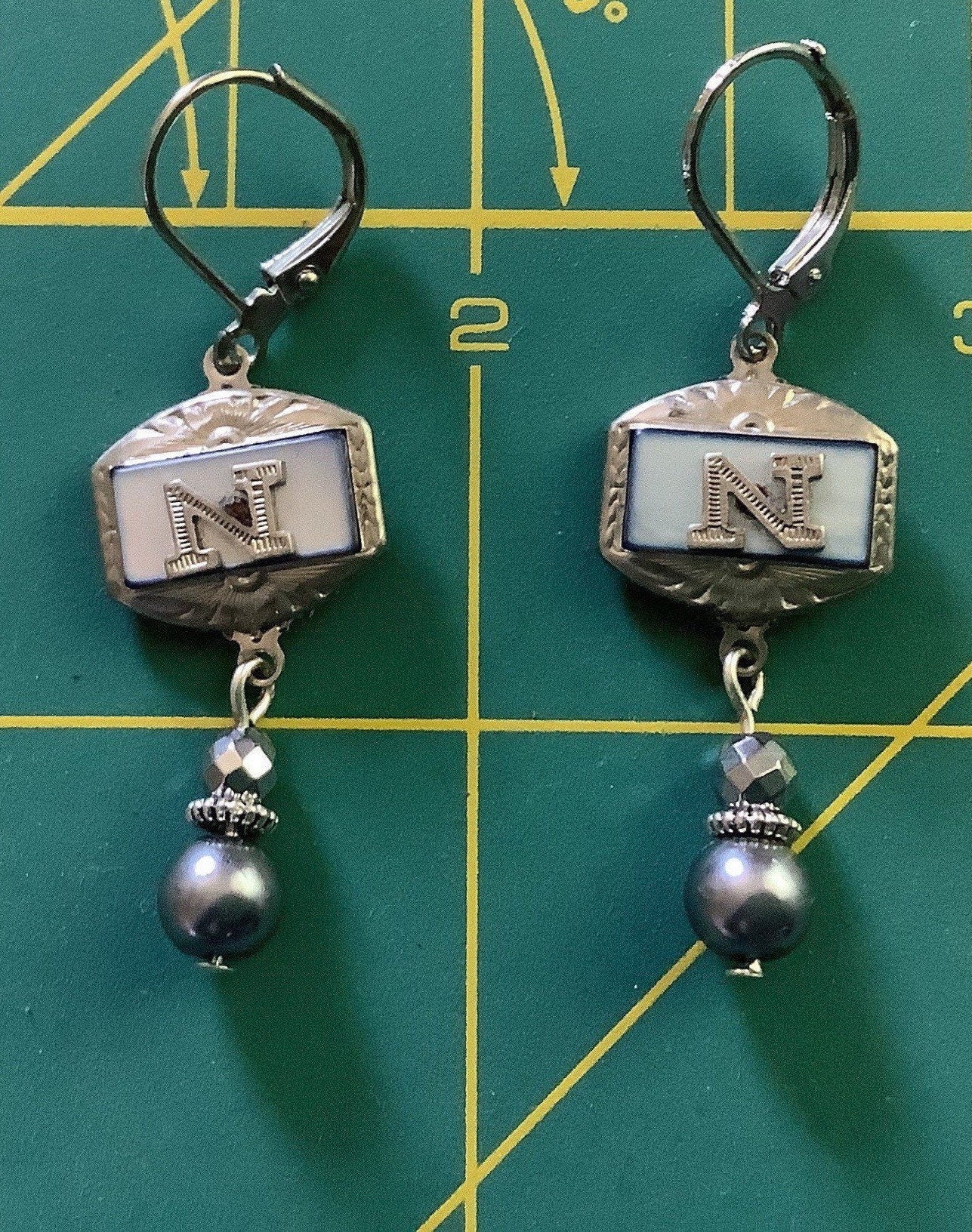 1920Er Art Deco Manschettenknöpfe Ohrringe Mit Initial "N" von anastatias