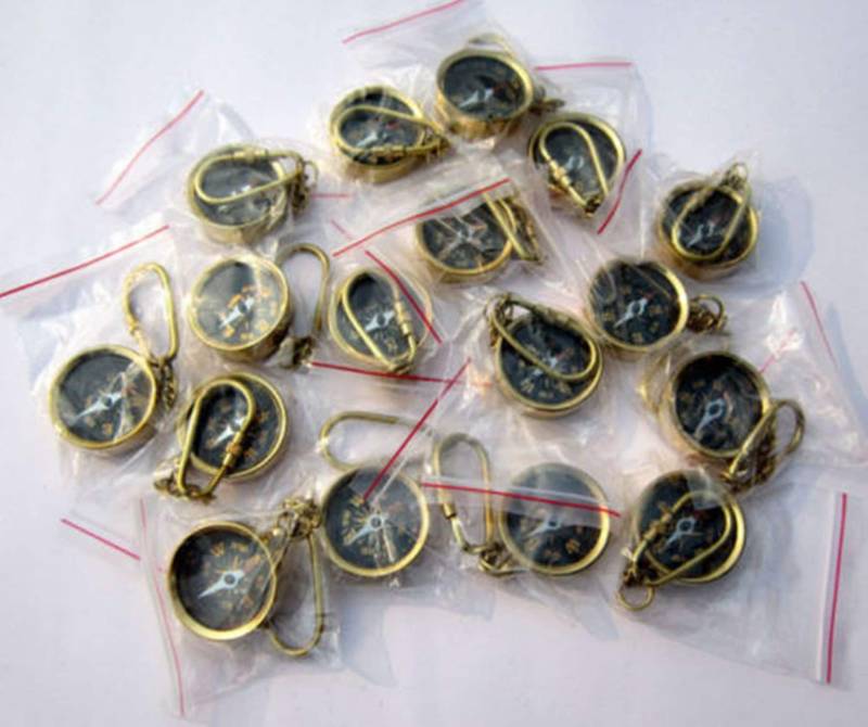 16 Stück Messing Schlüsselanhänger Kompass in Messing Finish von ancestorantiques