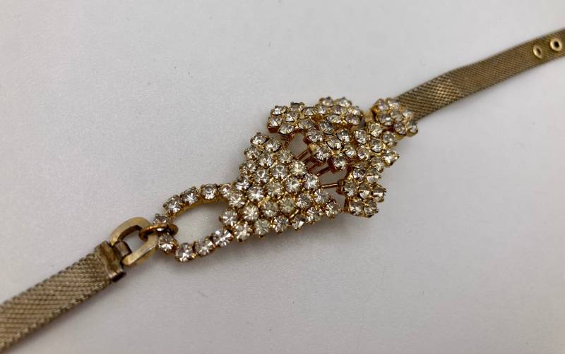 Caviar Dreams Gold Filled Schnalle Armband Mit Blumenkorb Strass Steampunk Upcycled Vintage Assemblage - Durchschnittliche Größe Handgelenk Caviar Dreams Gold Filled Schnalle Armband Mit Blumenkorb Strass Steampunk Upcycled Vintage Assemblage - Durchschnittliche Größe Handgelenk von andersonhs