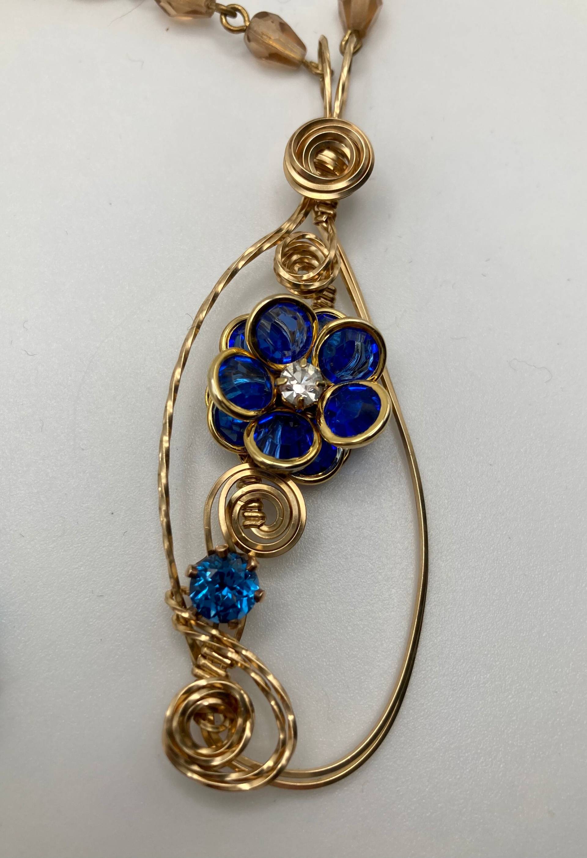 Caviar Dreams Ooak Vintage Assemblage Golddraht Gewickelte Blume Facettierte Glasperlen Halskette - Etsy Andersonhs Caviar Dreams Ooak Vintage Assemblage Golddraht Gewickelte Blume Facettierte Glasperlen Halskette - Etsy Andersonhs von andersonhs