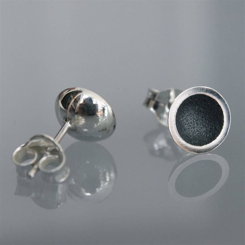 Moderne Handgefertigte Ohrringe "Cups" in Oxidiertem Silber Moderne Handgefertigte Ohrringe "Cups" in Oxidiertem Silber von andreasschiffler