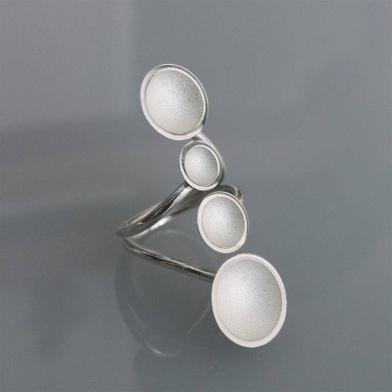 Moderner Schmuck Handgefertigter Silberring "4 Tassen Weiß" Moderner Schmuck Handgefertigter Silberring "4 Tassen Weiß" von andreasschiffler