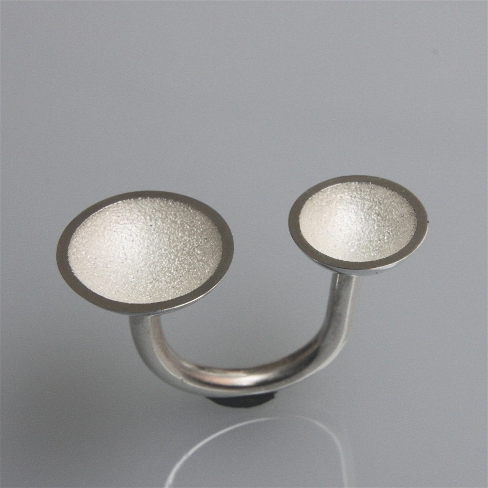 Ring 2 Cups Handgefertigt Aus Gebleichtem | Weißem Sterlingsilber Ring 2 Cups Handgefertigt Aus Gebleichtem | Weißem Sterlingsilber von andreasschiffler