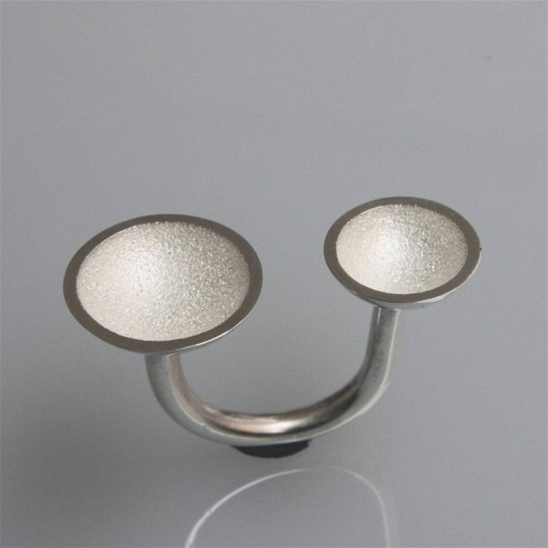 Ring 2 Cups Handgefertigt Aus Gebleichtem | Weißem Sterlingsilber Ring 2 Cups Handgefertigt Aus Gebleichtem | Weißem Sterlingsilber von andreasschiffler