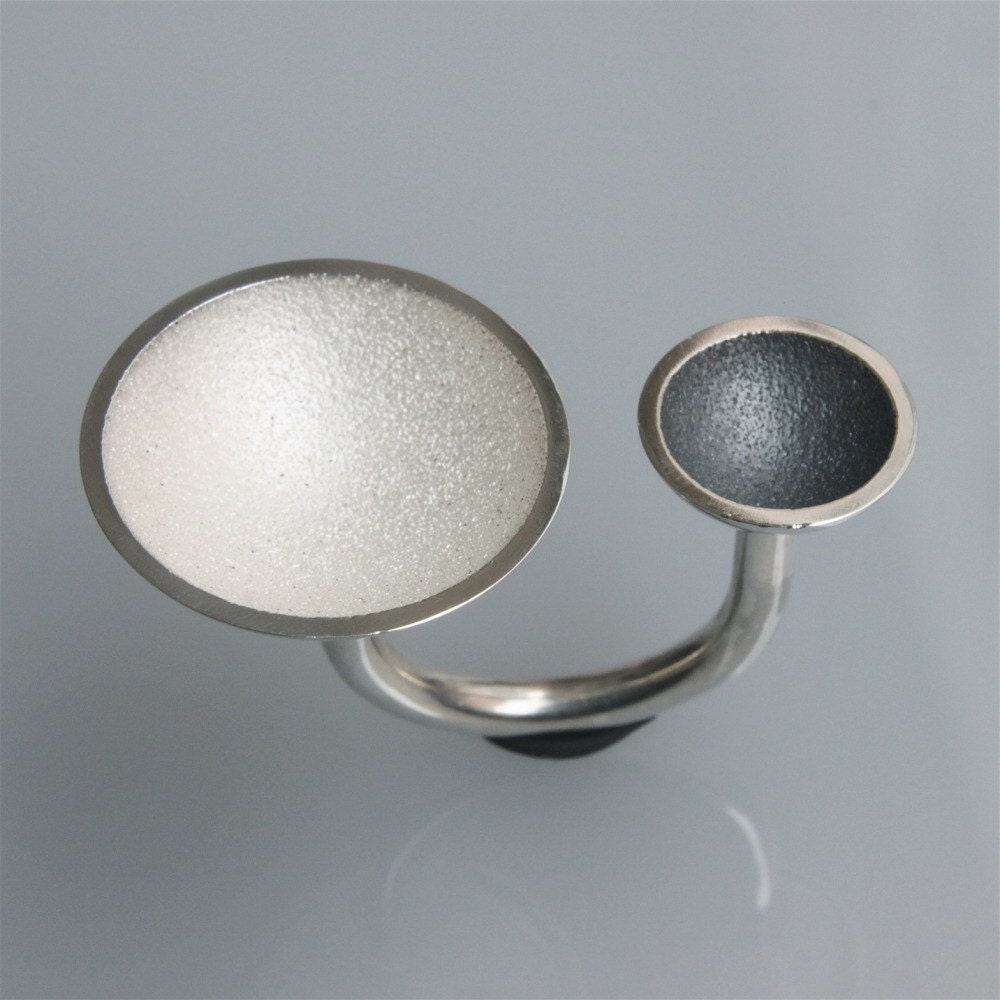 Ring 2 Tassen | Groß Schwarz&weiß Ring 2 Tassen | Groß Schwarz&weiß von andreasschiffler