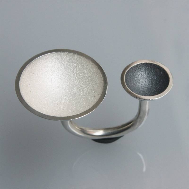 Ring 2 Tassen | Groß Schwarz&weiß von andreasschiffler