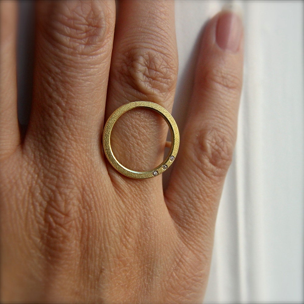 Ring O in 18Kt Gold Mit 3 Diamanten Ring O in 18Kt Gold Mit 3 Diamanten von andreasschiffler
