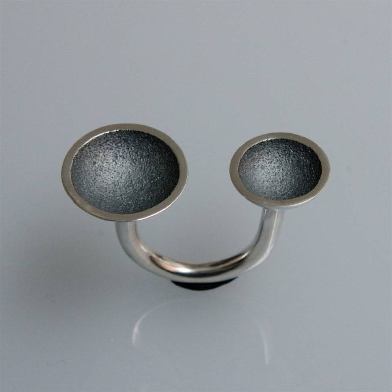 Verstellbarer Silberring "2Cups" Schwarz | Oxidiert Verstellbarer Silberring "2Cups" Schwarz | Oxidiert von andreasschiffler