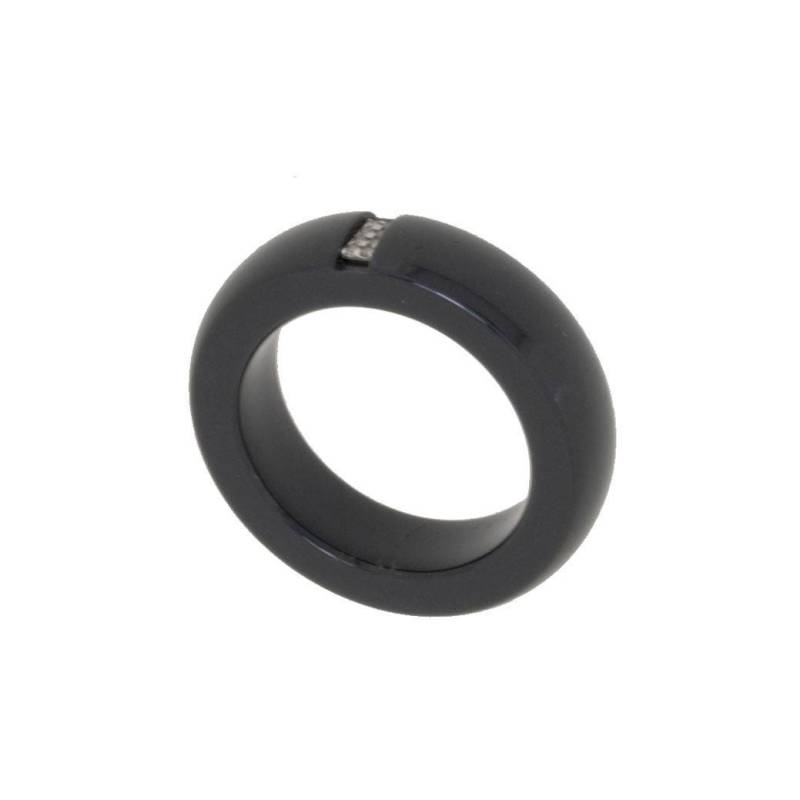 Diamantgepflasterter Ring Und Schwarzes Harz Diamantgepflasterter Ring Und Schwarzes Harz von andrebenitah