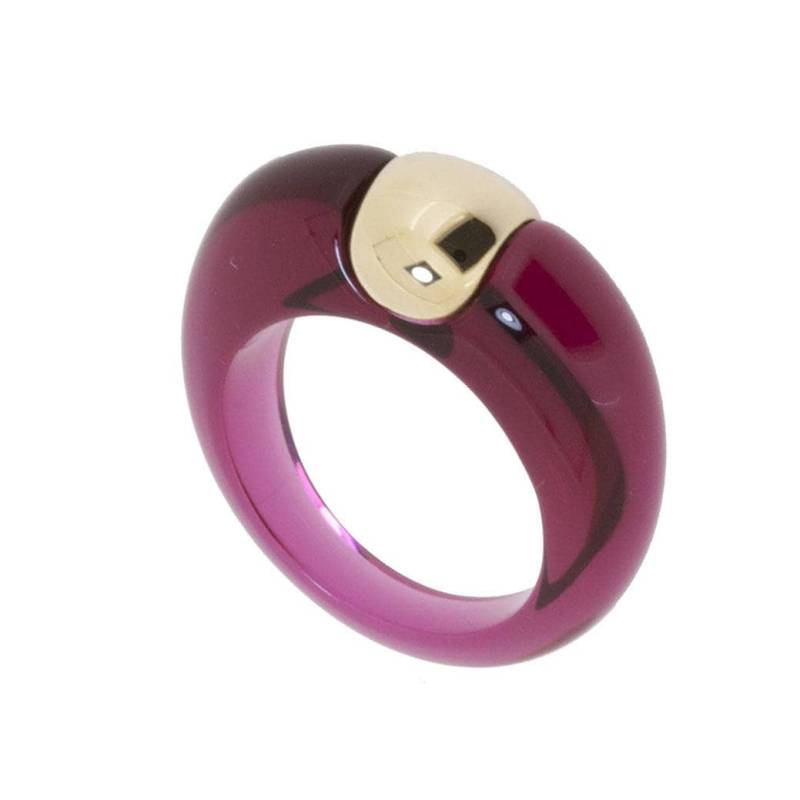 Ring Aus 18 Karat Gold Und Rotem Harz Ring Aus 18 Karat Gold Und Rotem Harz von andrebenitah