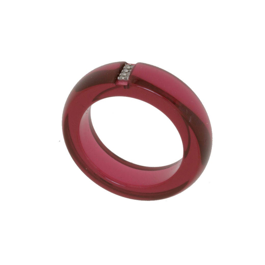Ringgepflasterte Diamanten Und Rotes Harz Ringgepflasterte Diamanten Und Rotes Harz von andrebenitah