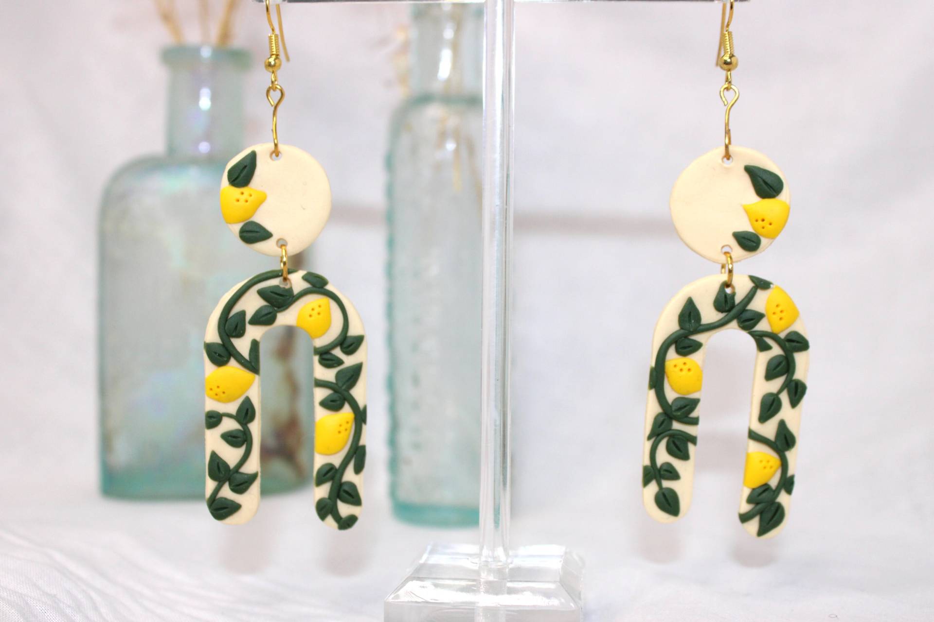 Zitrone Und Blätter Arch Ton Ohrringe | U-Form Kreis Texturierte Polymer Clay Gold Zitrone Und Blätter Arch Ton Ohrringe | U-Form Kreis Texturierte Polymer Clay Gold von andtheKitchenSinkUS