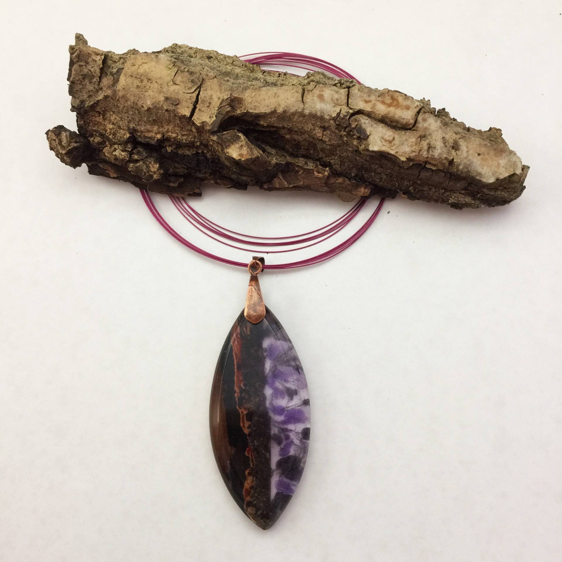 Handgemachte Altholz-Harz-Halskette Lila Wirbelschmuck von angelovfamilyart