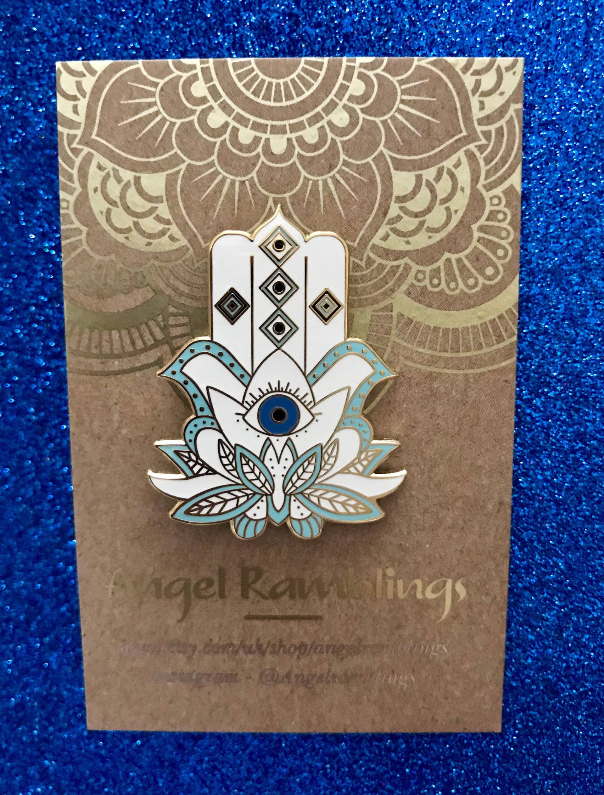 Schöner Pin Mit Lotus Blume, Hand Von Hamsa & Evil Eye Emaille Schöner Pin Mit Lotus Blume, Hand Von Hamsa & Evil Eye Emaille von angelramblings
