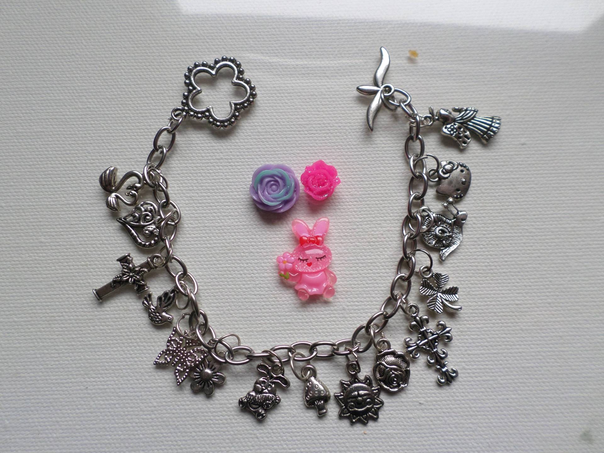 Blumen Kreuz Und Tier Charm Armband von angelsandcrafts