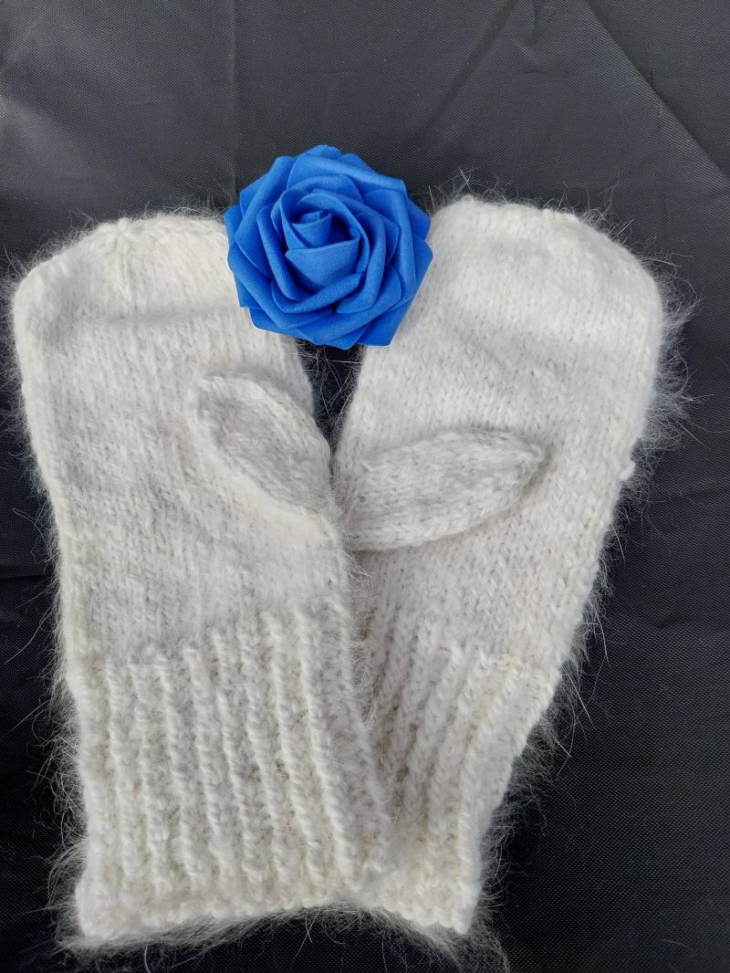 Handgestrickte Angorafäustlinge | Größe S von angoradreams