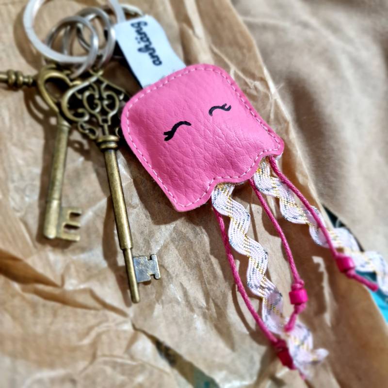 Pinker Quallen Schlüsselanhänger Aus Kunstleder von anhaenglich