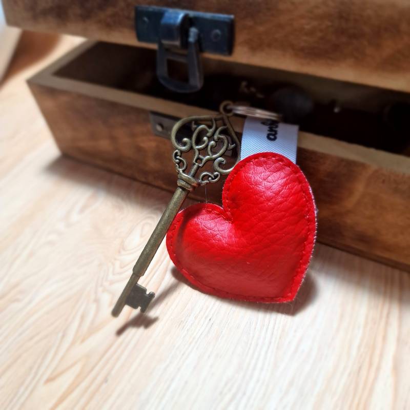 Süßer Roter Herz Anhänger Aus Kunstleder von anhaenglich