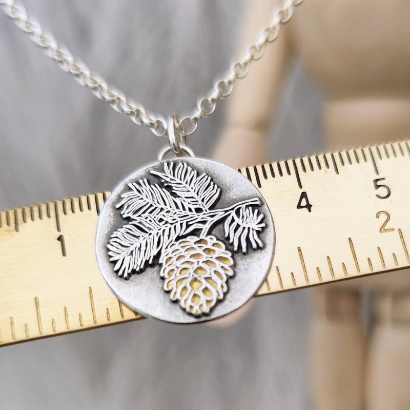 Anhänger Tannenzapfen, Aus Recyceltem 925 Silber Teilweise Mit 24Karat Gold Vergoldet, Handgefertigt Anhänger Tannenzapfen, Aus Recyceltem 925 Silber Teilweise Mit 24Karat Gold Vergoldet, Handgefertigt von animoARTschmuck