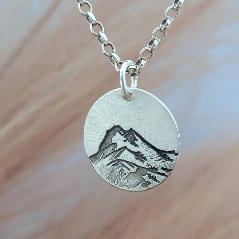 Anhänger Kette The Mountains Are Calling - Mit Bergen, Geschenkverpackung, Handgefertigt Aus Recyceltem Silber von animoARTschmuck